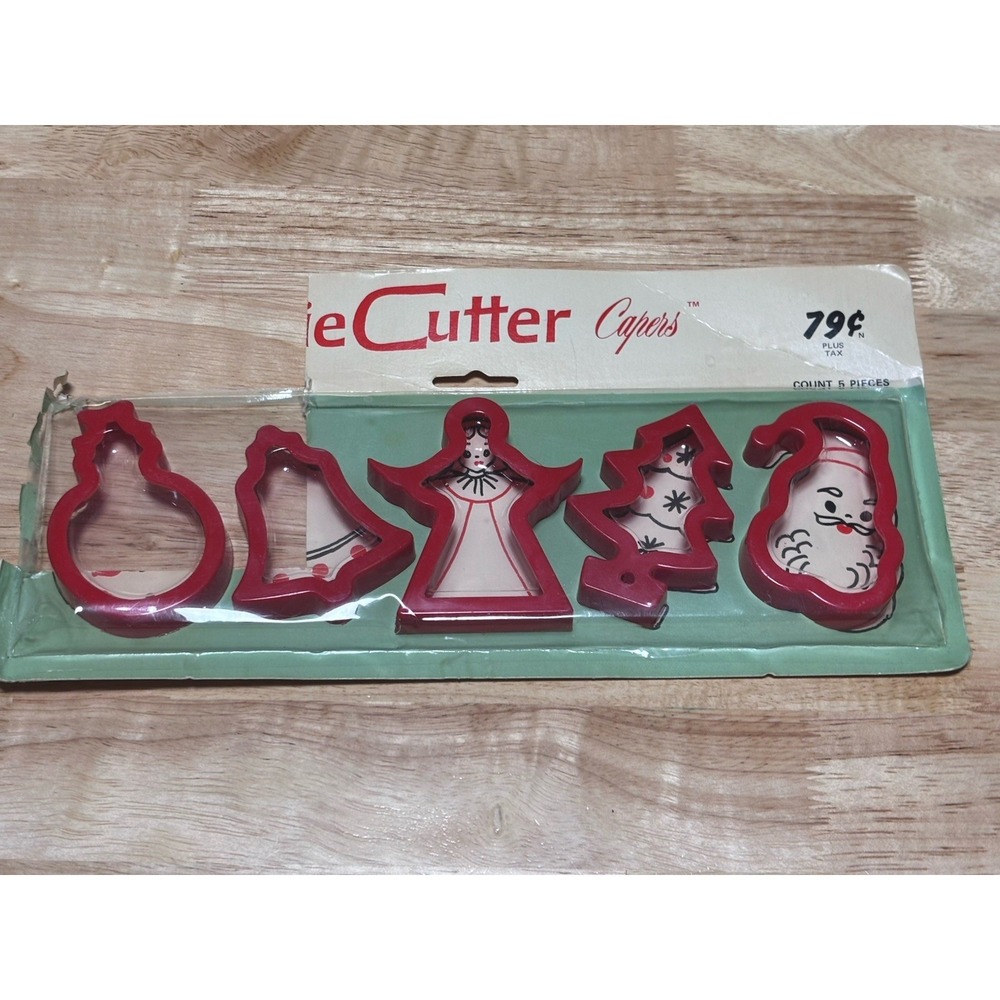 Vintage 1972 Cookie Cutter Capers Xmas Set Lone Toy Tree 5pc Red Plastic NOS